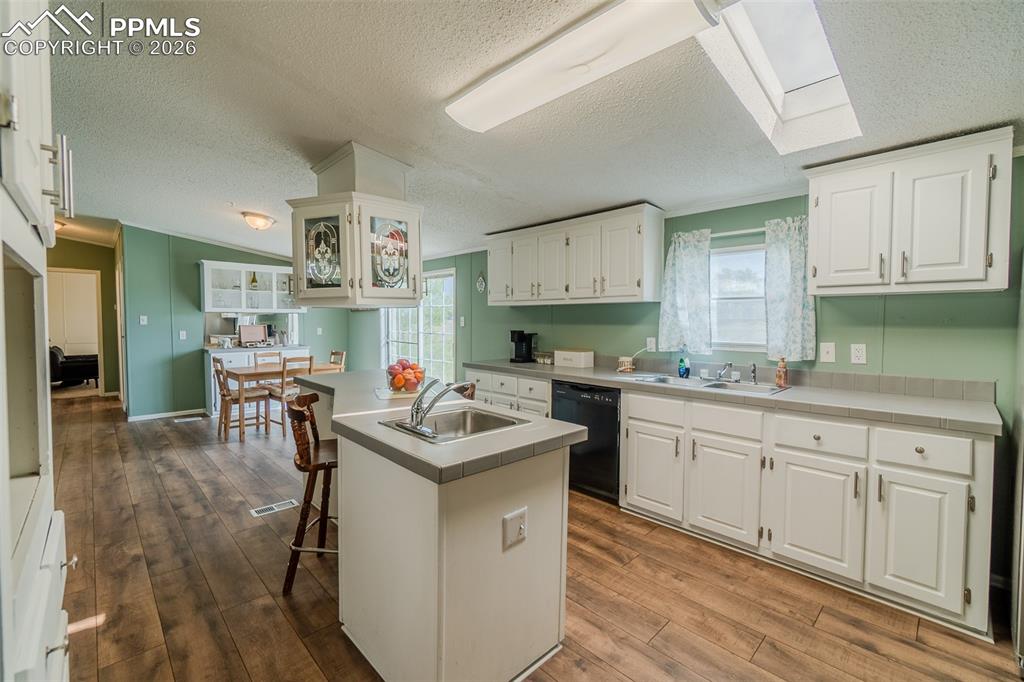 Image 8 of 34: Kitchen