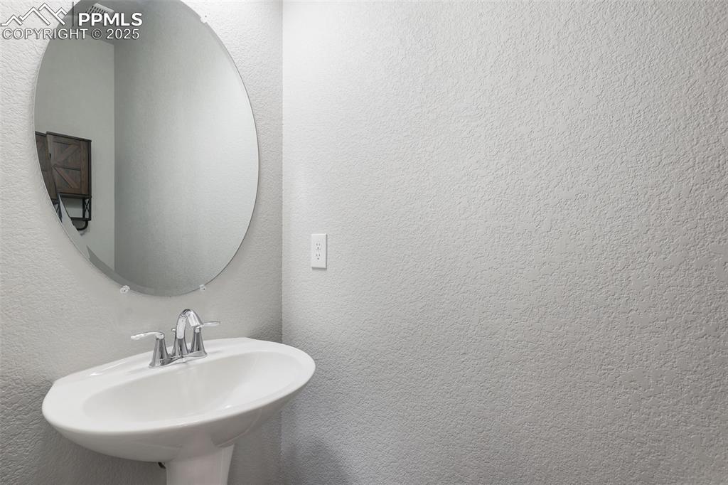 Image 17 of 38: Powder bathroom