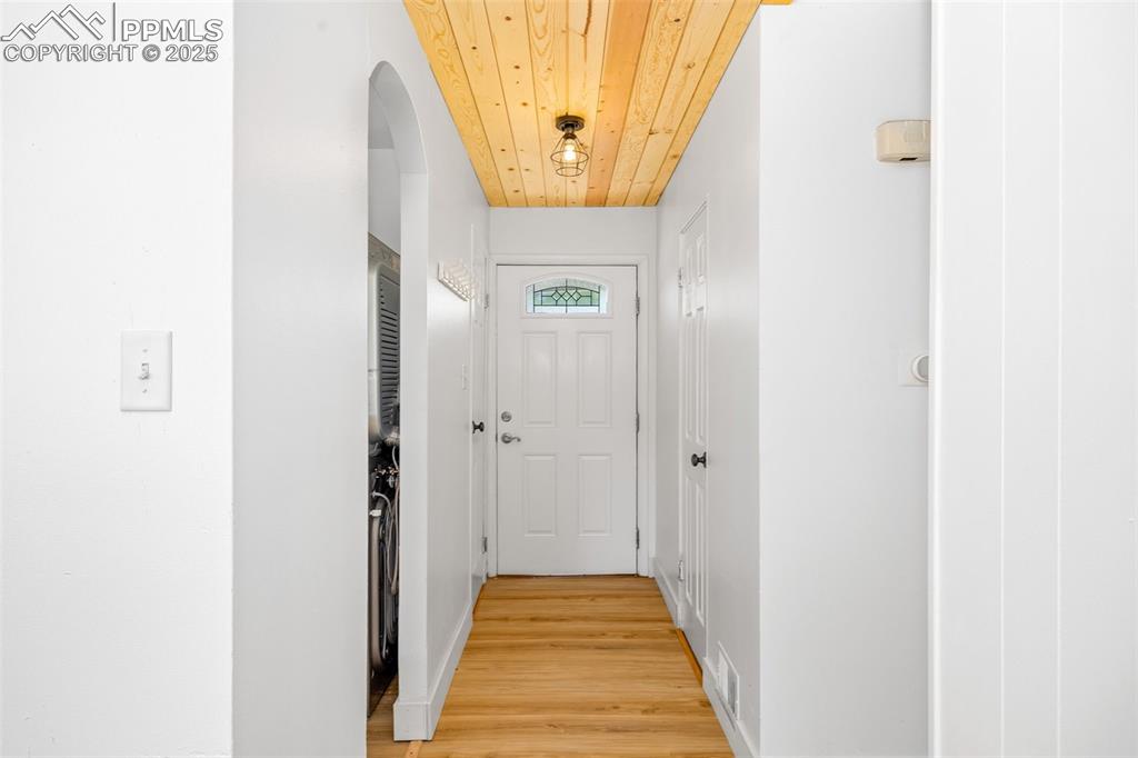 Image 12 of 17: Entry
