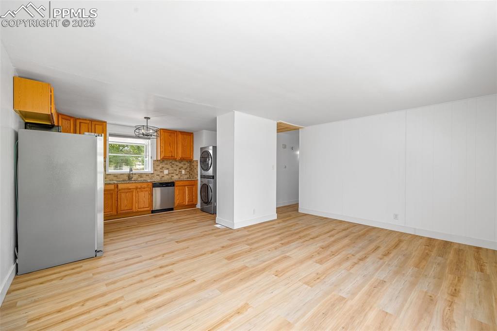 Image 4 of 17: Kitchen
