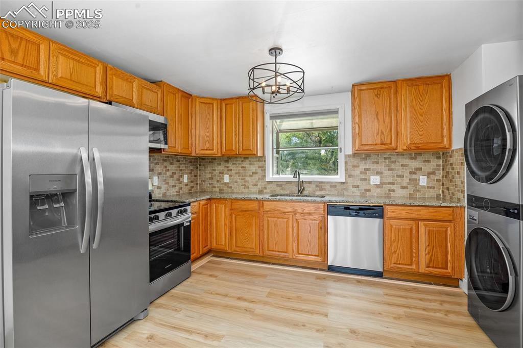 Image 6 of 17: Kitchen