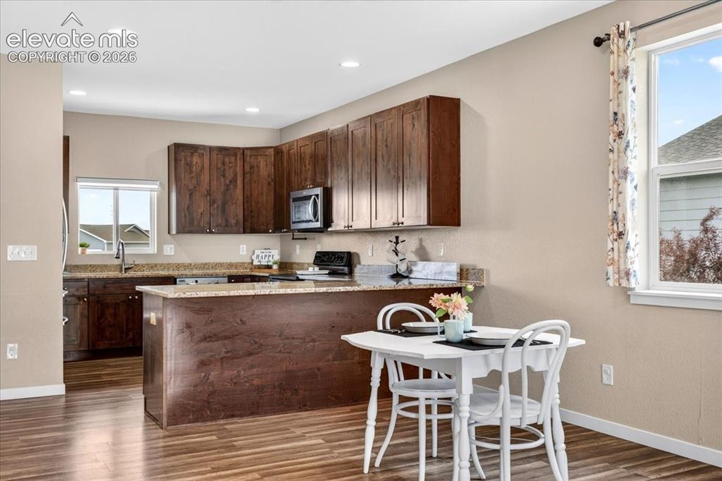 Image 15 of 37: Kitchen