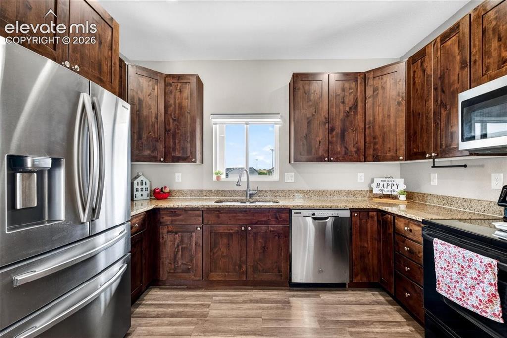 Image 5 of 37: Kitchen