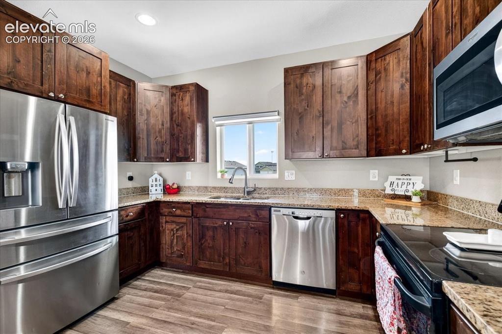Image 6 of 37: Kitchen