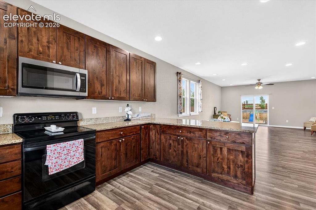 Image 7 of 37: Kitchen