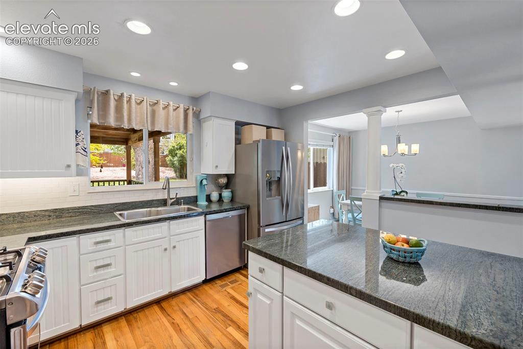 Image 11 of 50: Kitchen