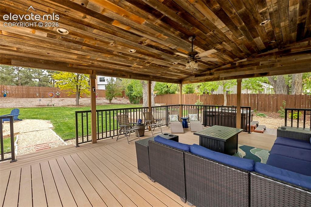 Image 42 of 50: Deck