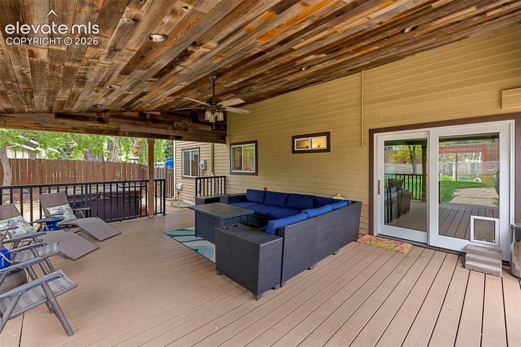 Image 43 of 50: Deck