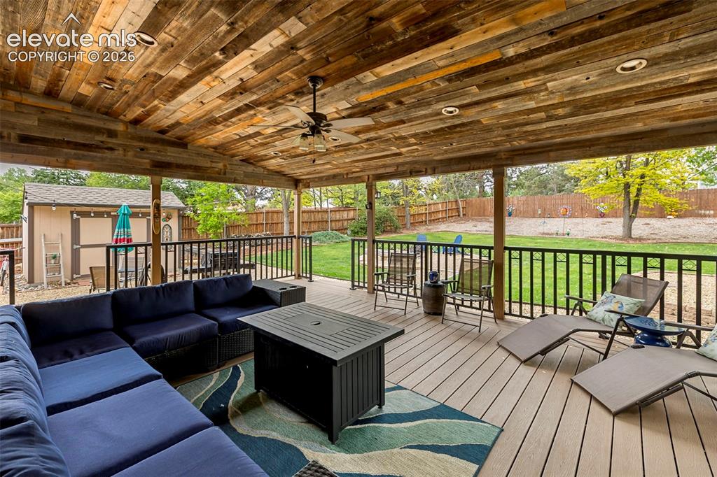 Image 44 of 50: Deck