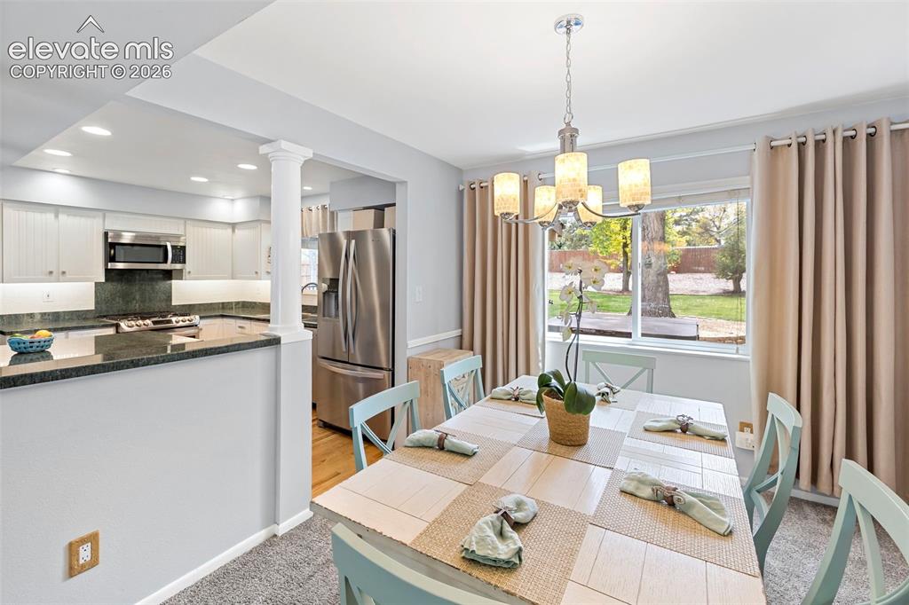 Image 6 of 50: Dining Area