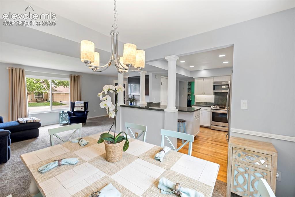 Image 7 of 50: Dining Area
