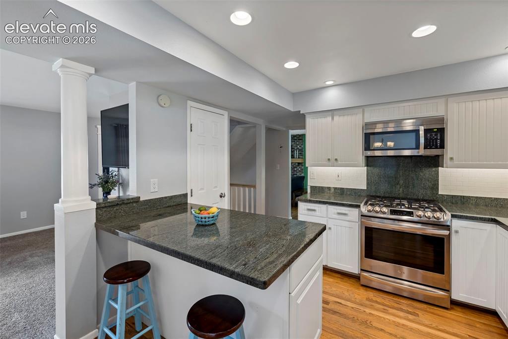 Image 8 of 50: Kitchen