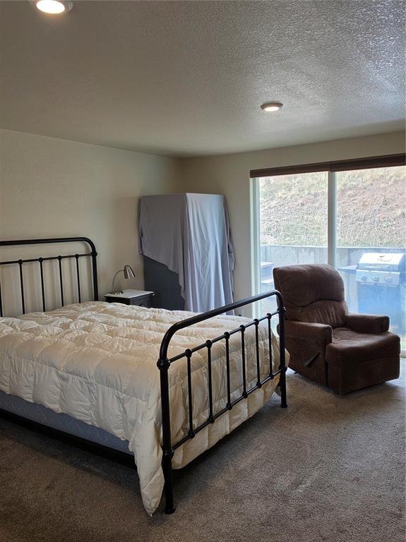 Image 4 of 12: Bedroom