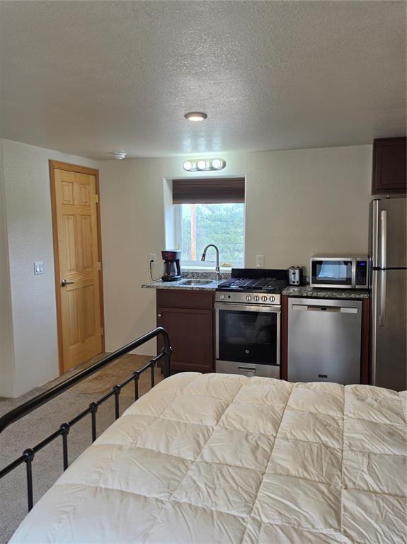 Image 5 of 12: Bedroom