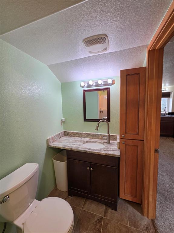 Image 7 of 12: Bathroom