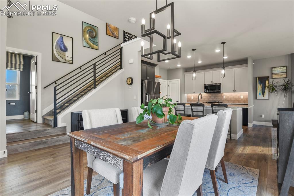 Image 13 of 27: Dining Area