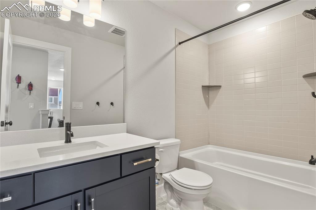 Image 22 of 27: Upper level full bath