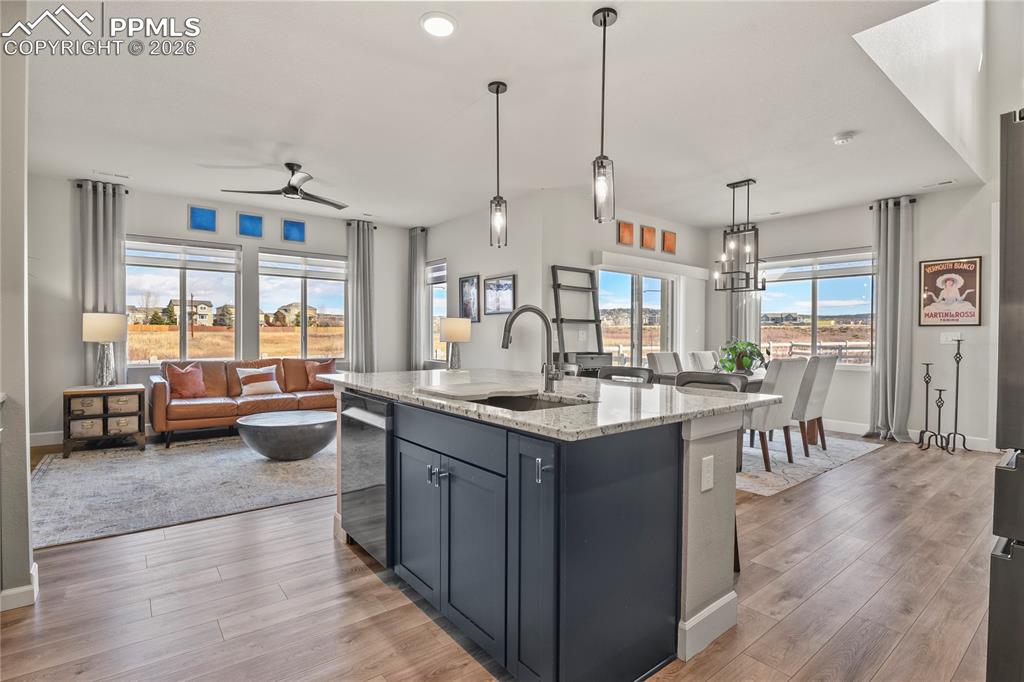 Image 7 of 27: Kitchen