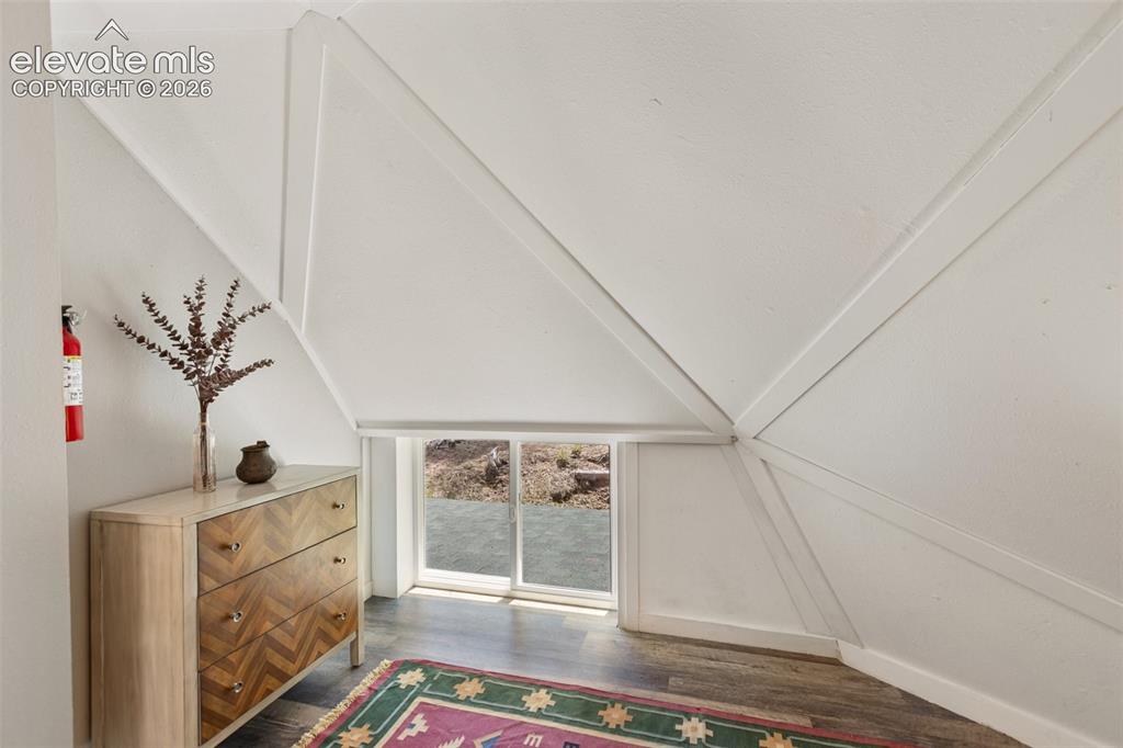Image 16 of 29: Loft