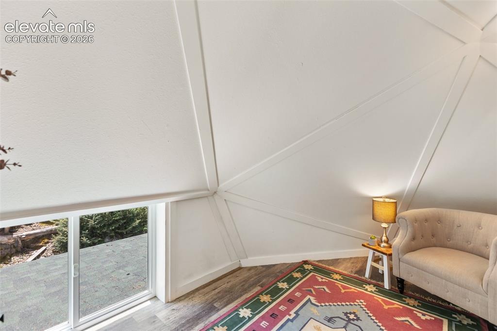 Image 17 of 29: Loft