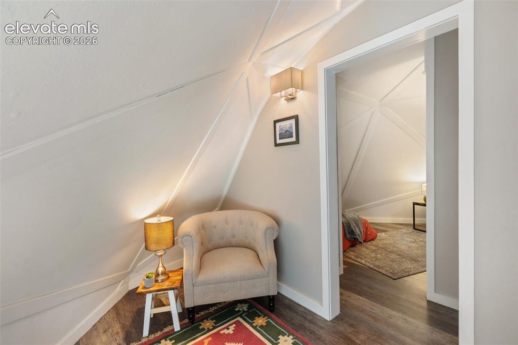 Image 18 of 29: Loft