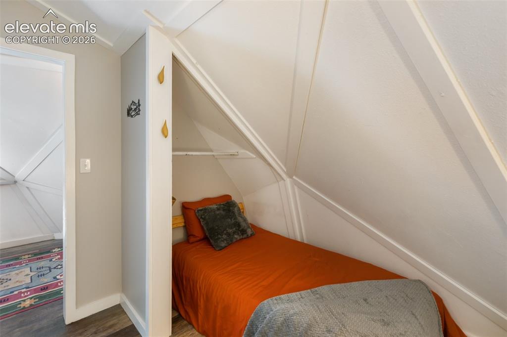 Image 20 of 29: Bedroom