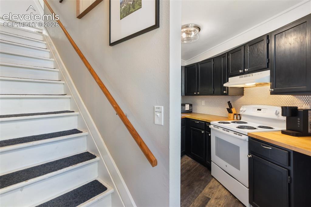 Image 9 of 29: Kitchen