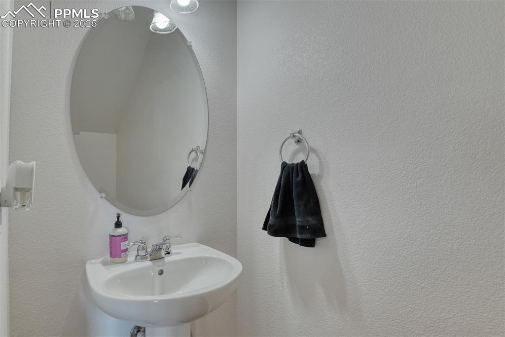 Image 12 of 24: Bathroom