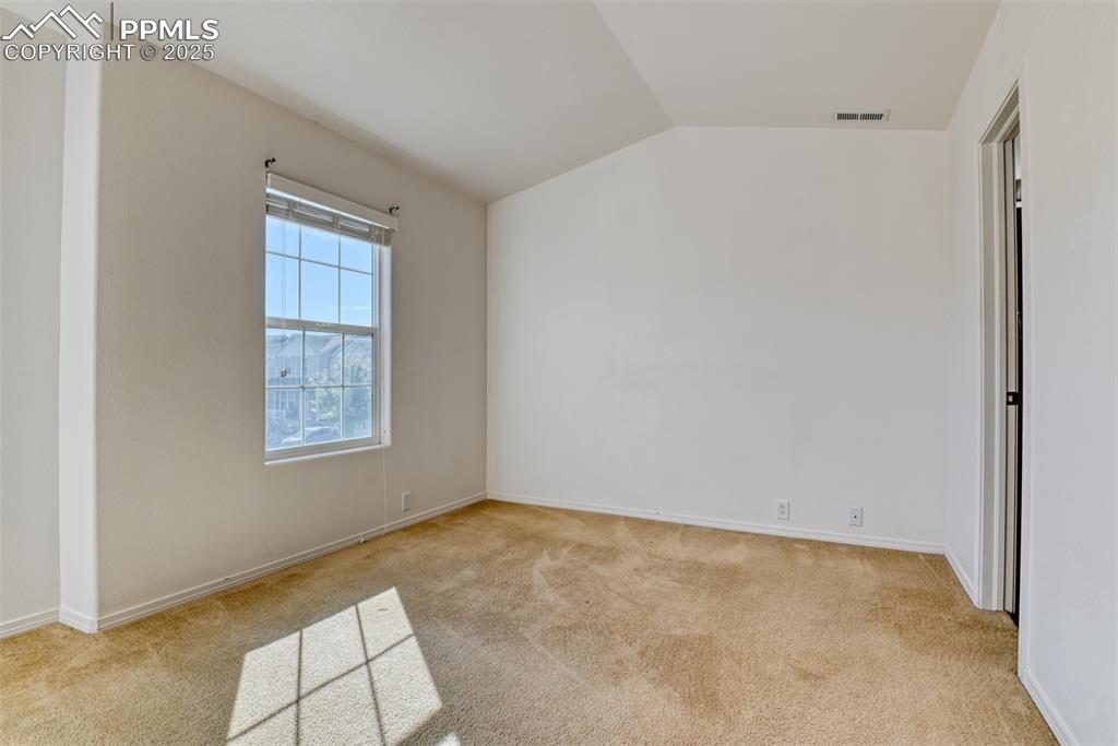 Image 13 of 24: Bedroom