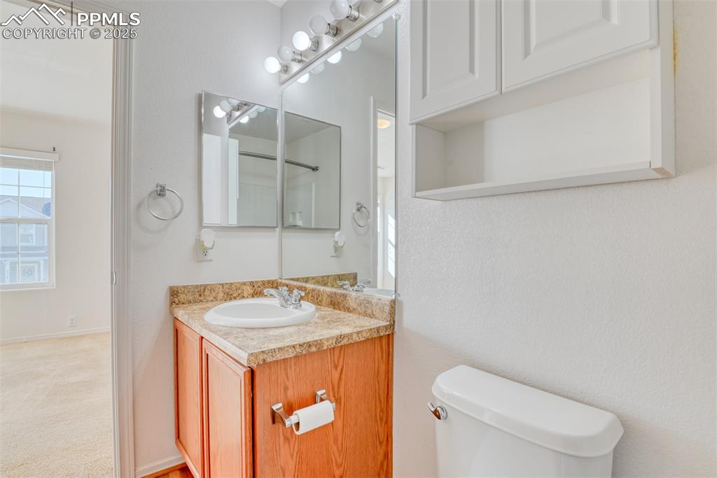 Image 18 of 24: Bathroom