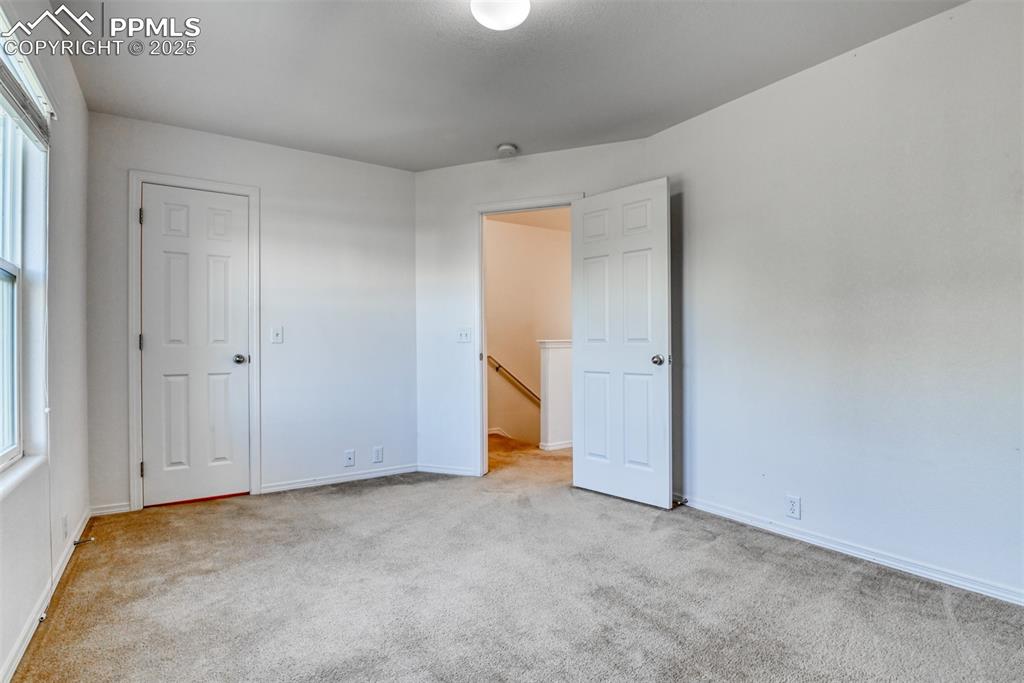 Image 20 of 24: Bedroom