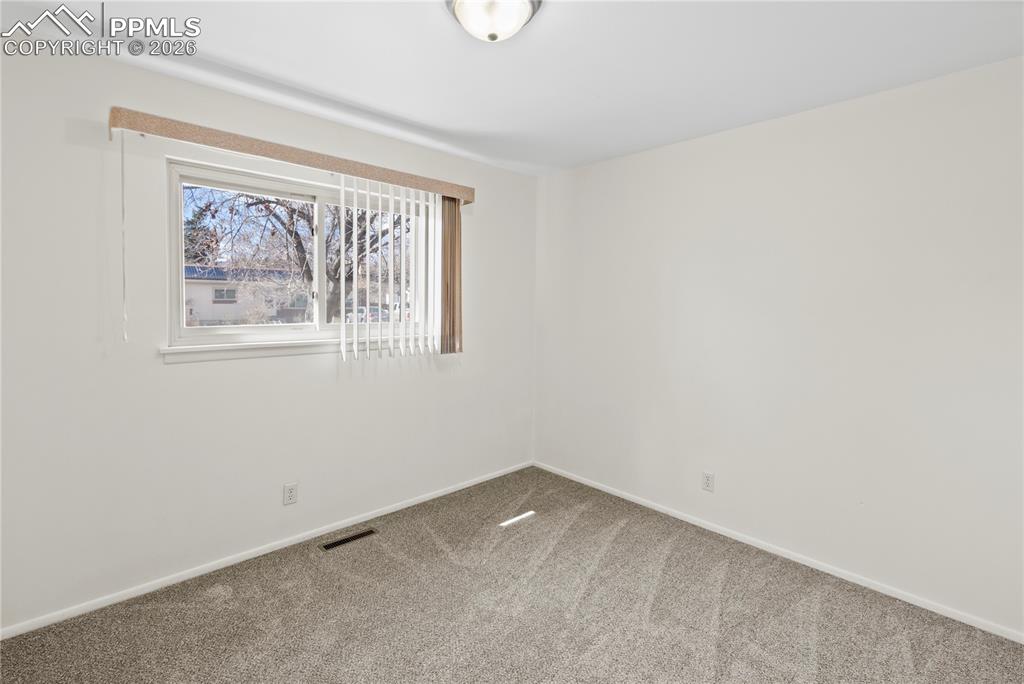 Image 15 of 50: Bedroom