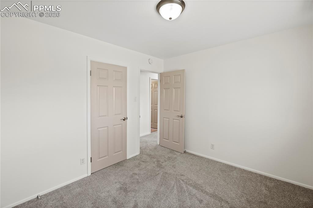 Image 16 of 50: Bedroom