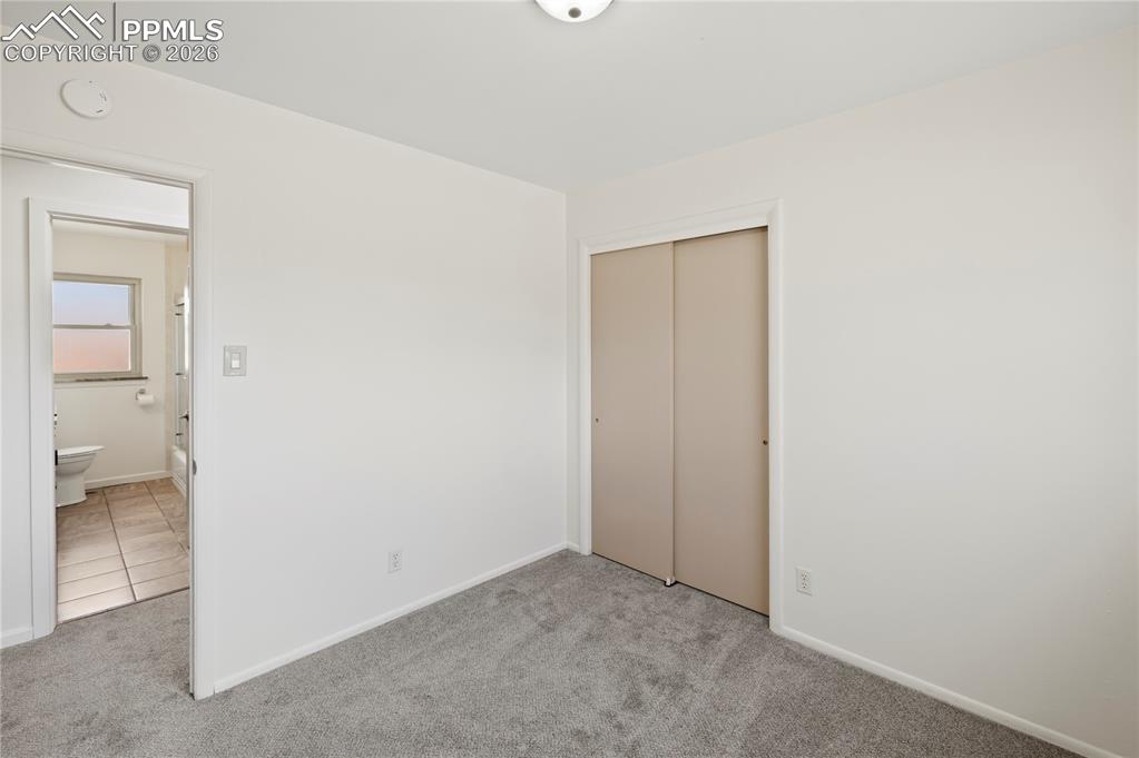 Image 18 of 50: Bedroom