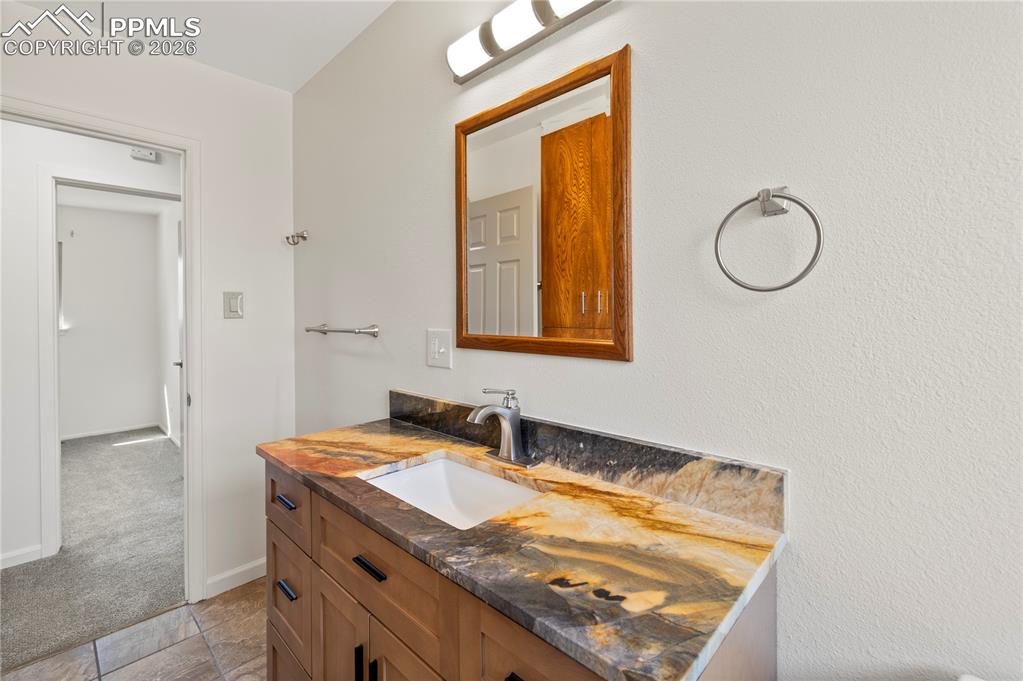 Image 20 of 50: Bathroom