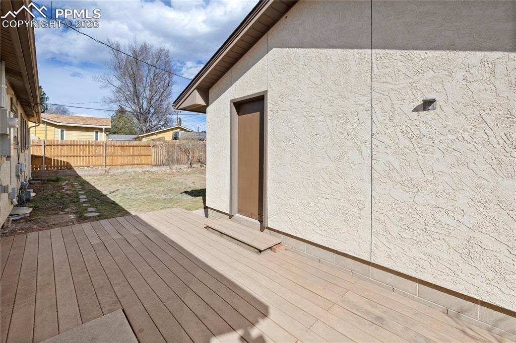 Image 30 of 50: Deck