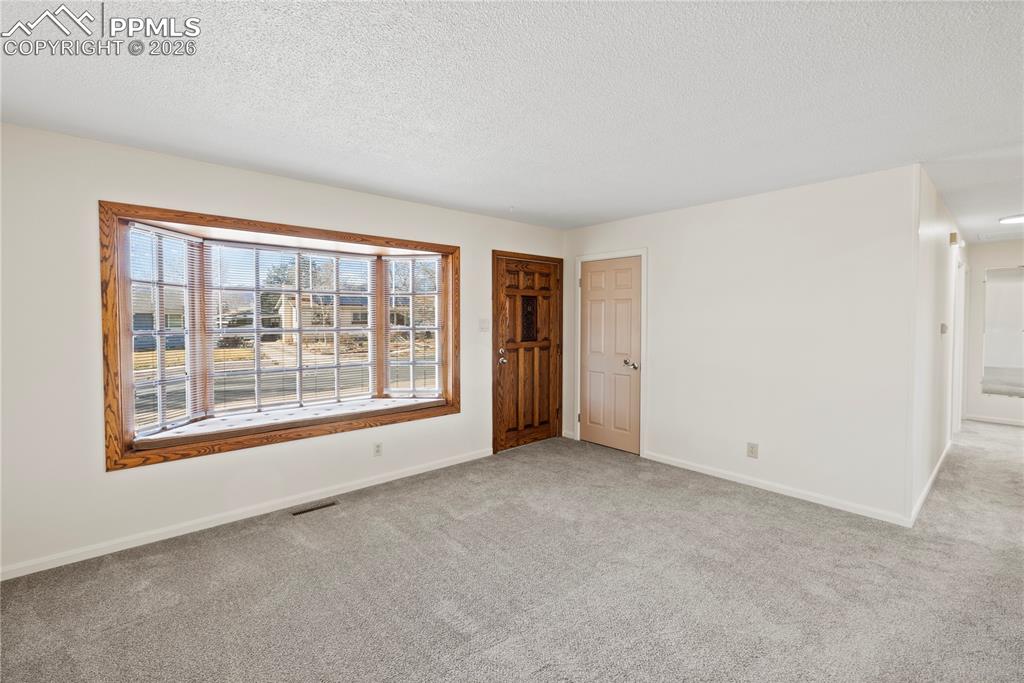 Image 4 of 50: Living Room