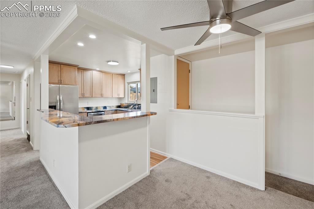 Image 6 of 50: Kitchen