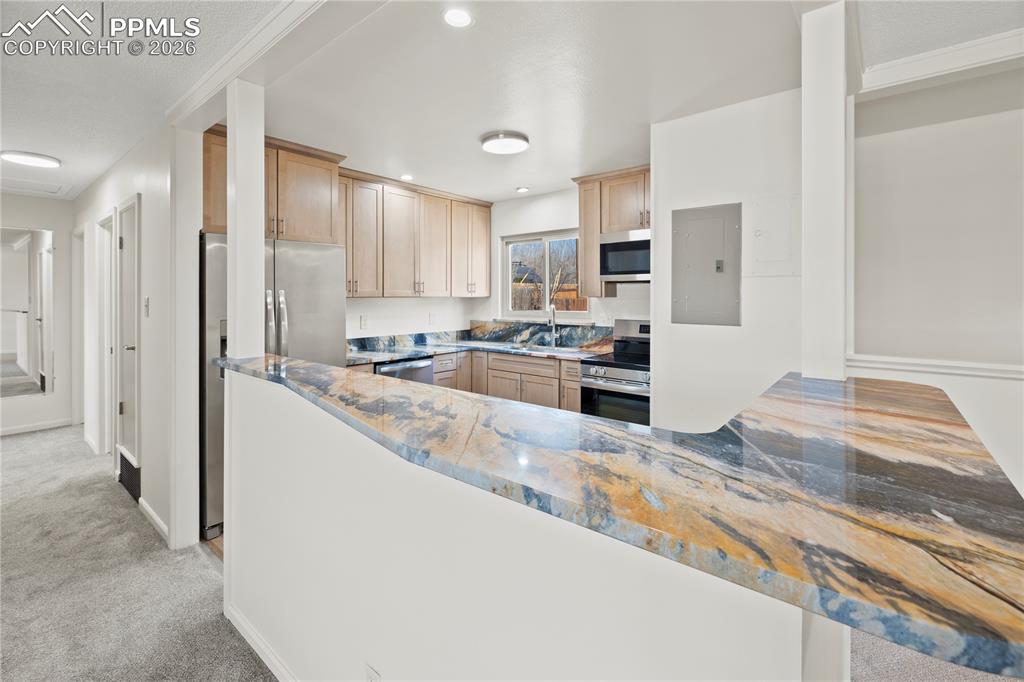 Image 8 of 50: Kitchen