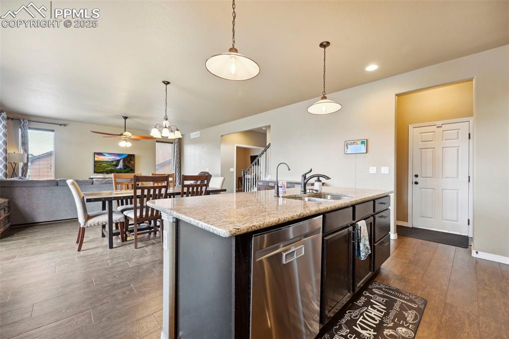 Image 14 of 41: Kitchen