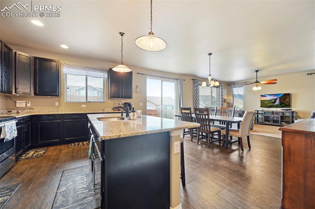 Image 15 of 41: Kitchen