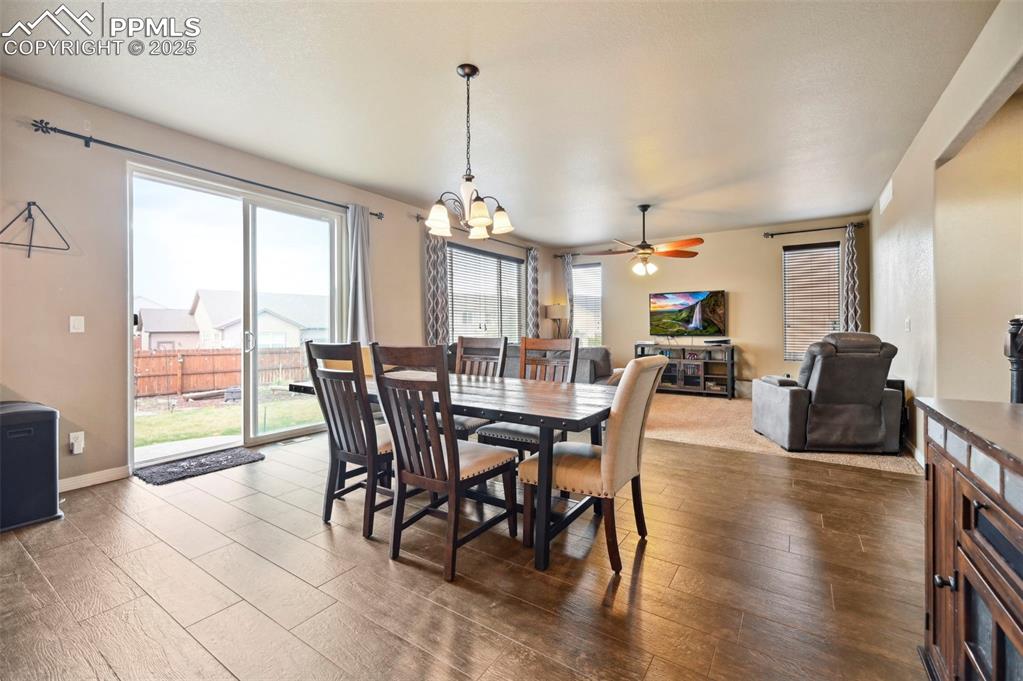 Image 16 of 41: Dining Area