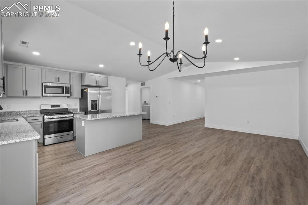 Image 20 of 29: Kitchen