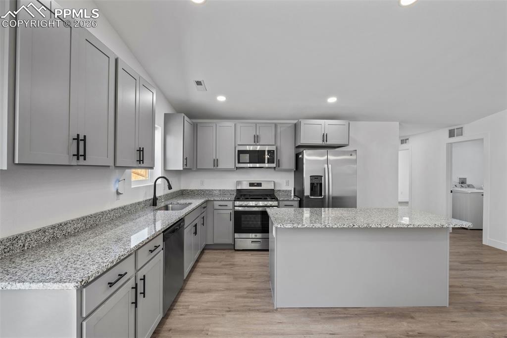 Image 21 of 29: Kitchen