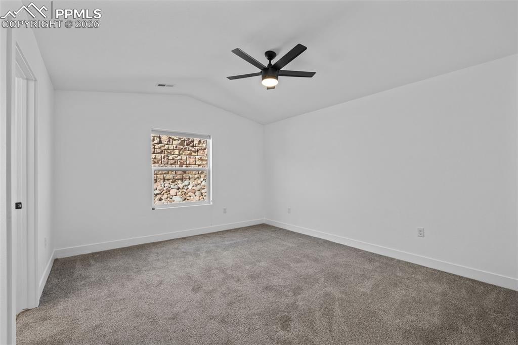 Image 22 of 29: Bedroom