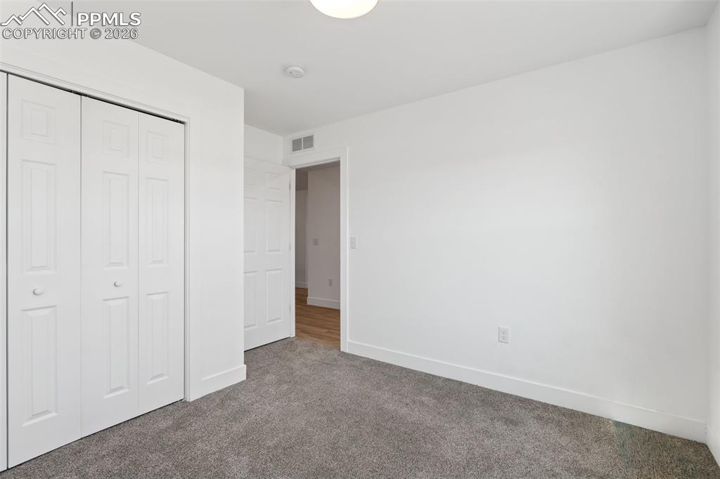 Image 27 of 29: Bedroom