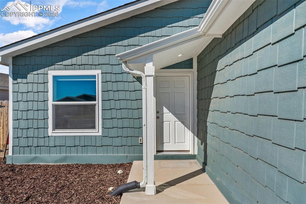 Image 9 of 29: Entry