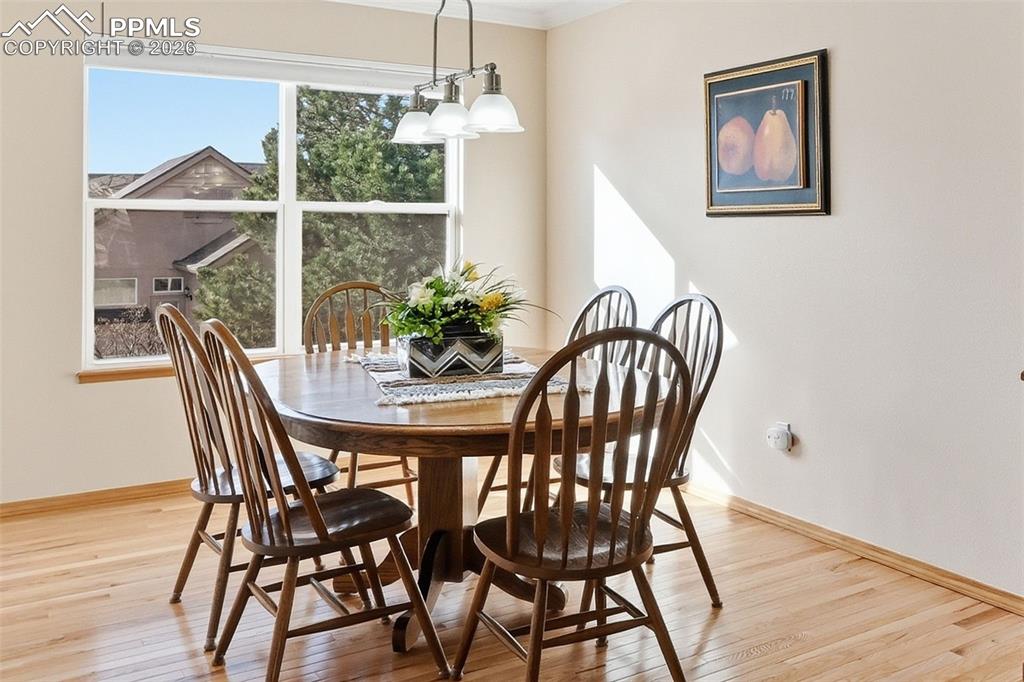 Image 16 of 47: Dining Area