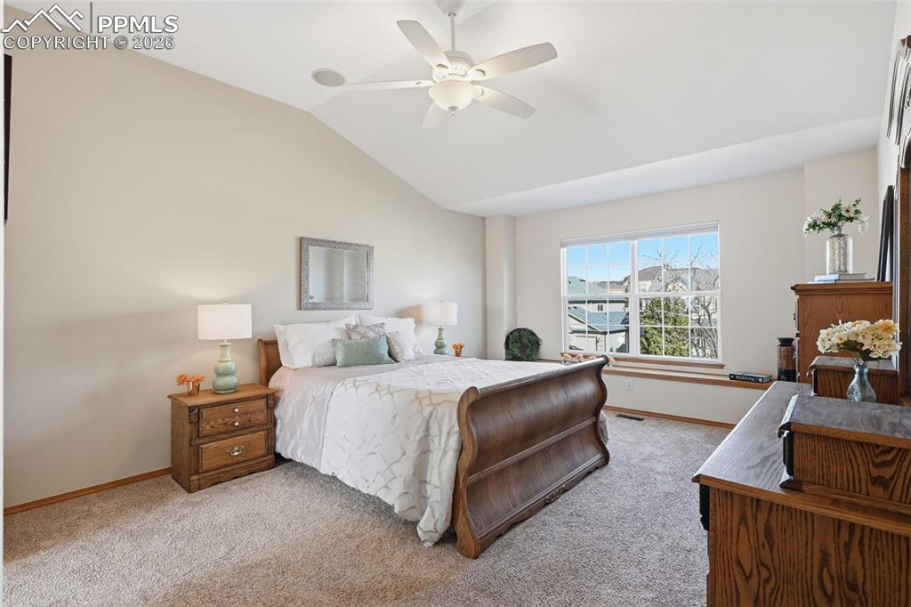 Image 17 of 47: Bedroom