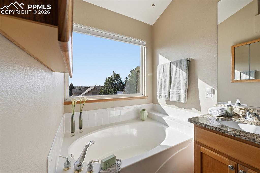 Image 21 of 47: Bathroom